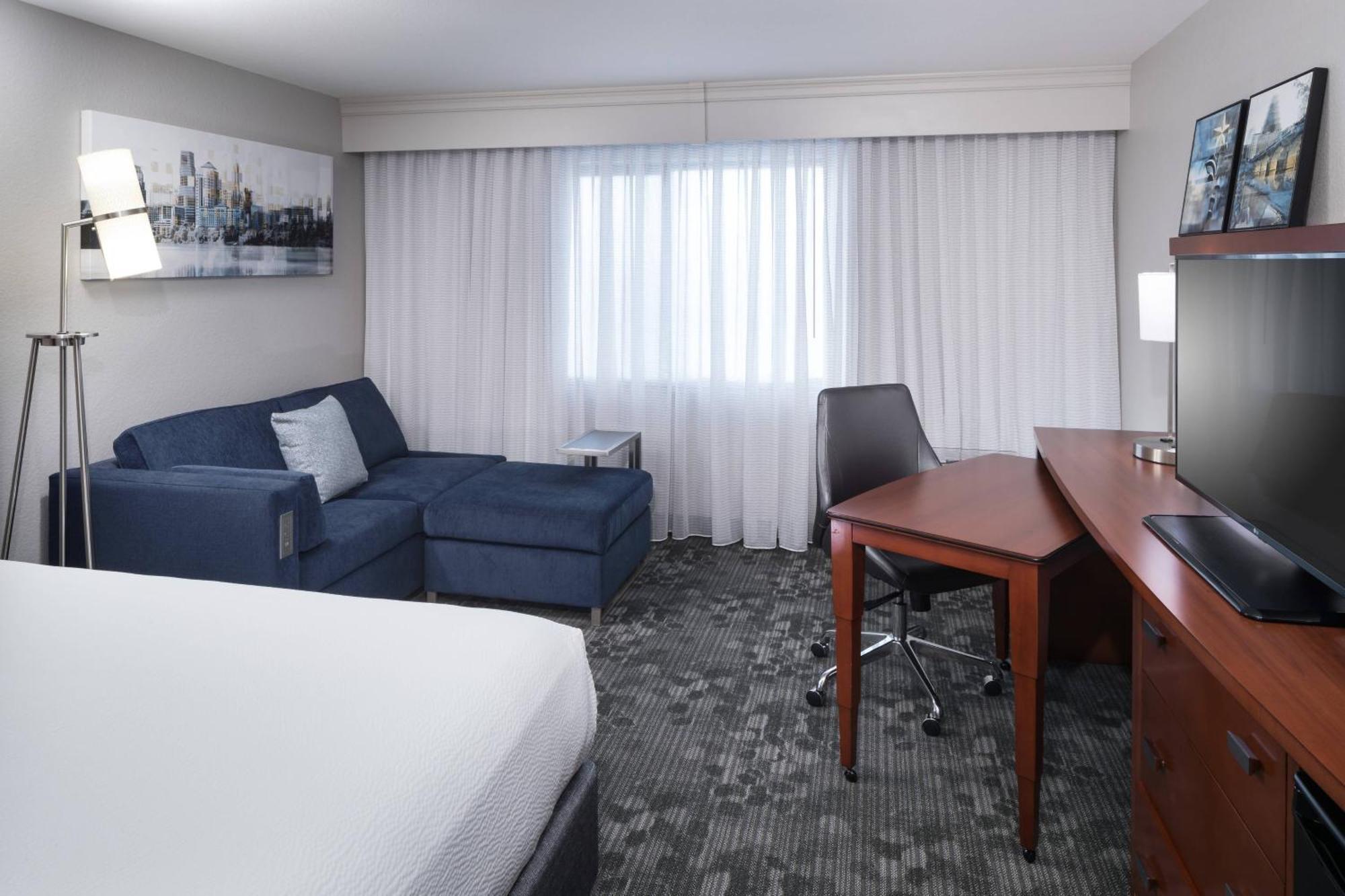 Hotel Courtyard By Marriott Parmer Tech Ridge